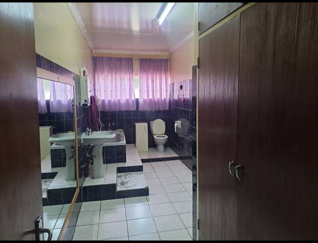 15 BEDROOM HOUSE FOR SALE IN OOS EINDE